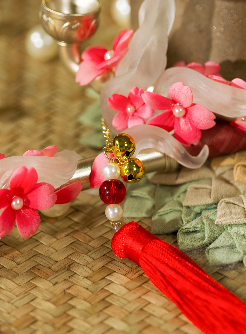 White Fox & Cherry Blossom Ornamental Prop Pipe